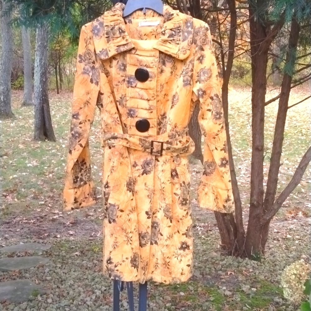 Pura Vida beautiful Gold Velvety Soft Detailed Coat Vintage sz 10